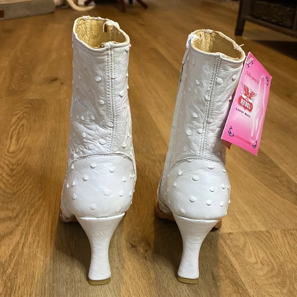 Rudel White Ostrich Skin Pointy Toe Western Ankle Boot size 6 - Picture 10 of 16
